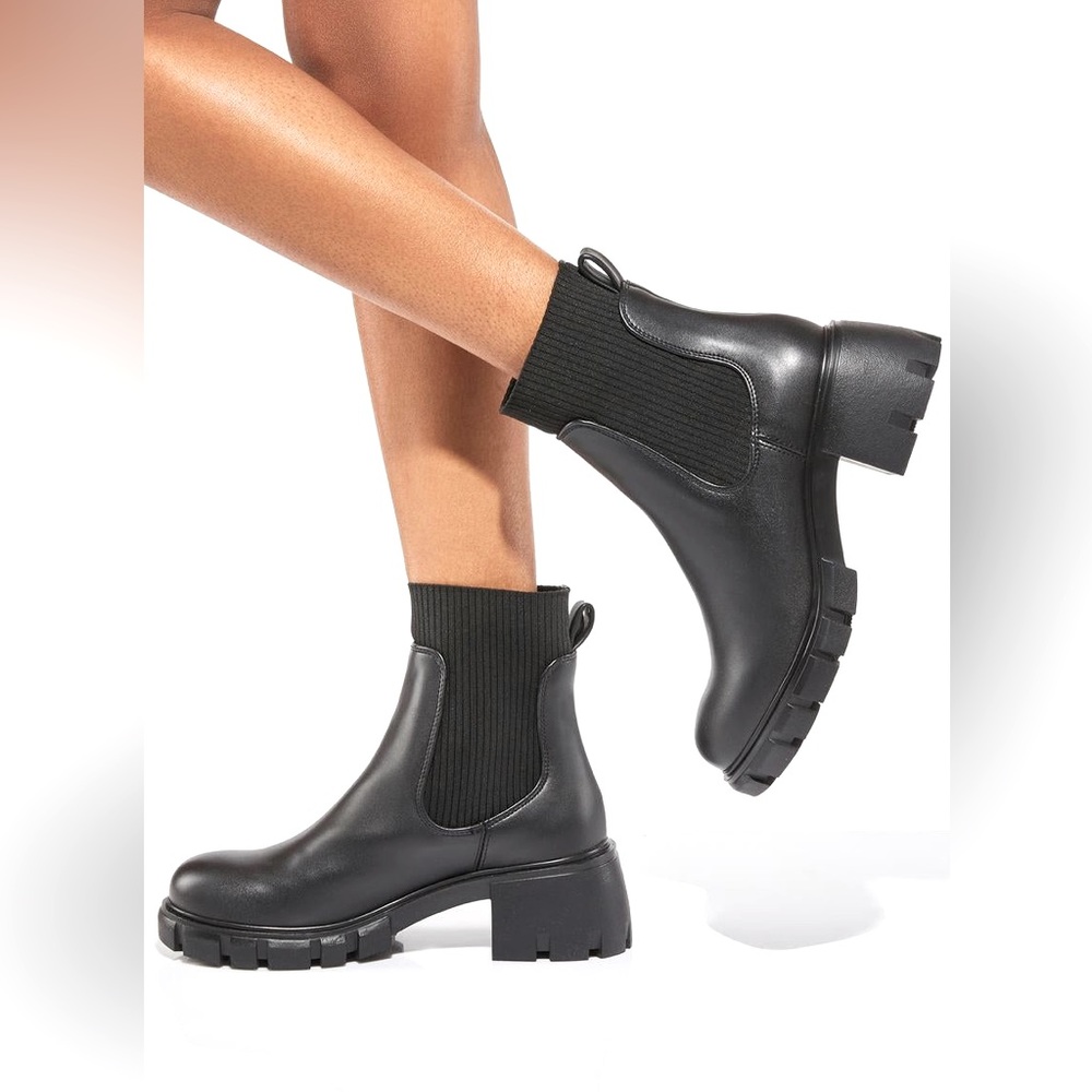 Size 7.5 Steve Madden Hutch Black Boots